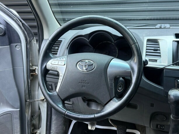 toyota-hilux-diesel-2012-big-13