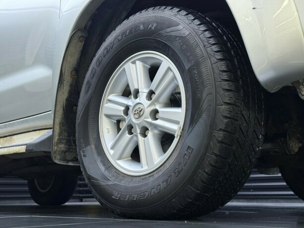 toyota-hilux-diesel-2012-big-7