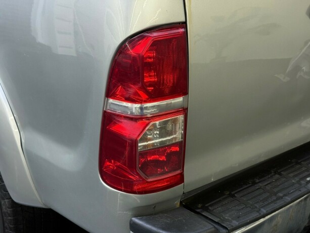 toyota-hilux-diesel-2012-big-6