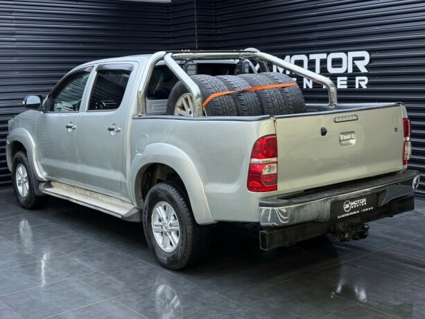 toyota-hilux-diesel-2012-big-1