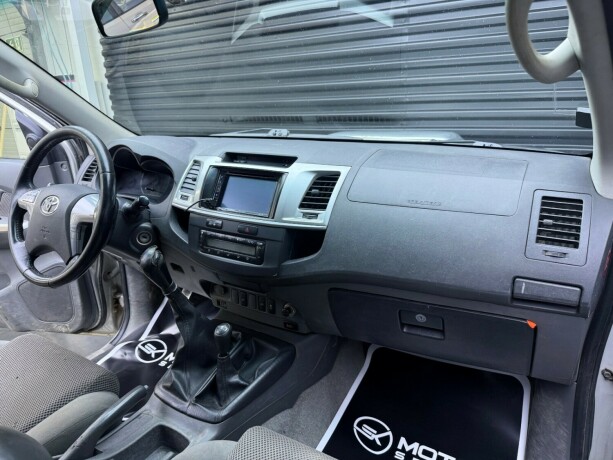 toyota-hilux-diesel-2012-big-12