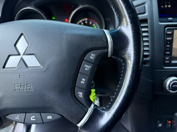 mitsubishi-pajero-diesel-2011-big-15