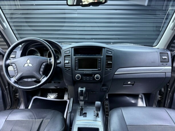 mitsubishi-pajero-diesel-2011-big-9