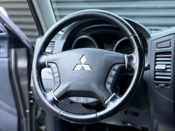 mitsubishi-pajero-diesel-2011-big-13