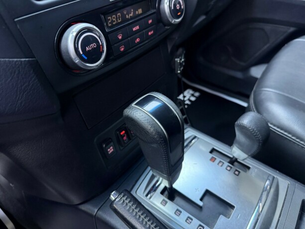 mitsubishi-pajero-diesel-2011-big-24