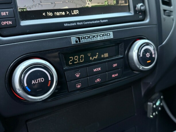 mitsubishi-pajero-diesel-2011-big-23