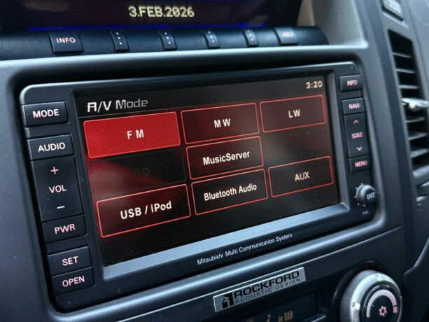 mitsubishi-pajero-diesel-2011-big-21