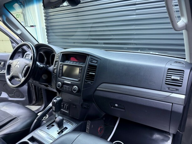 mitsubishi-pajero-diesel-2011-big-11