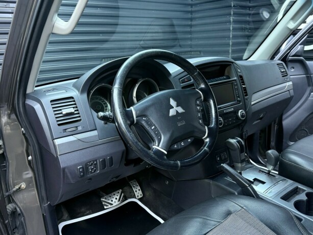 mitsubishi-pajero-diesel-2011-big-10