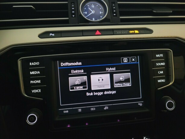 volkswagen-passat-elektrisitetbensin-2017-big-24