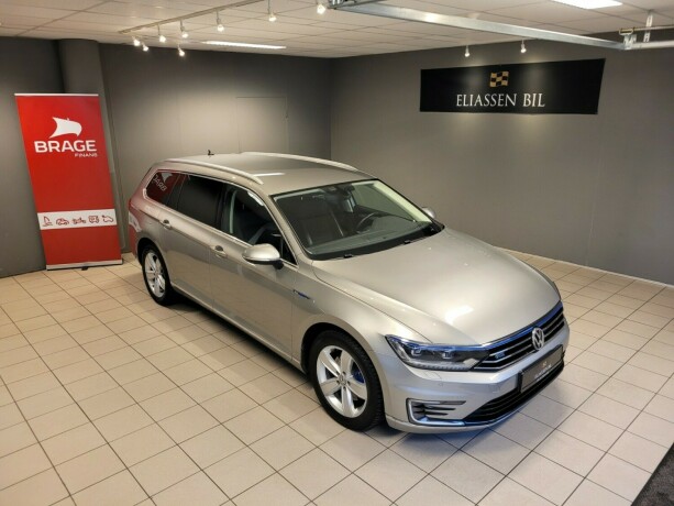 volkswagen-passat-elektrisitetbensin-2017-big-1