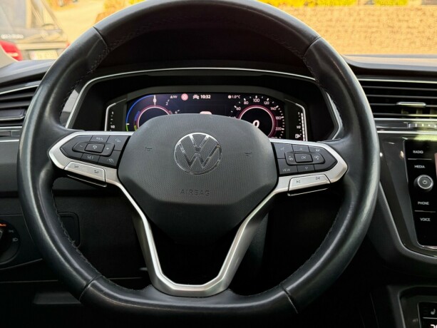 volkswagen-tiguan-elektrisitetbensin-2021-big-12