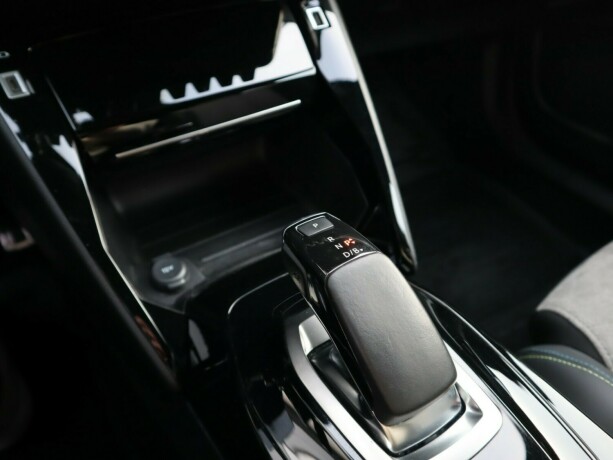 peugeot-2008-elektrisitet-2020-big-15