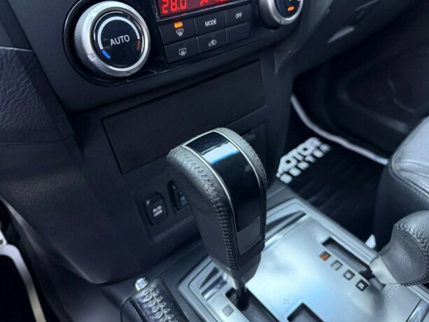 mitsubishi-pajero-diesel-2013-big-23