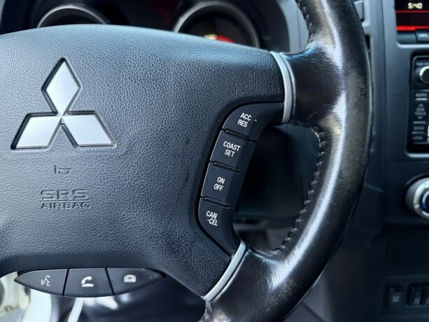 mitsubishi-pajero-diesel-2013-big-15