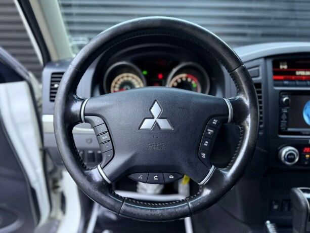 mitsubishi-pajero-diesel-2013-big-13