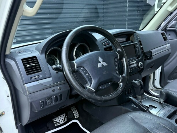 mitsubishi-pajero-diesel-2013-big-10