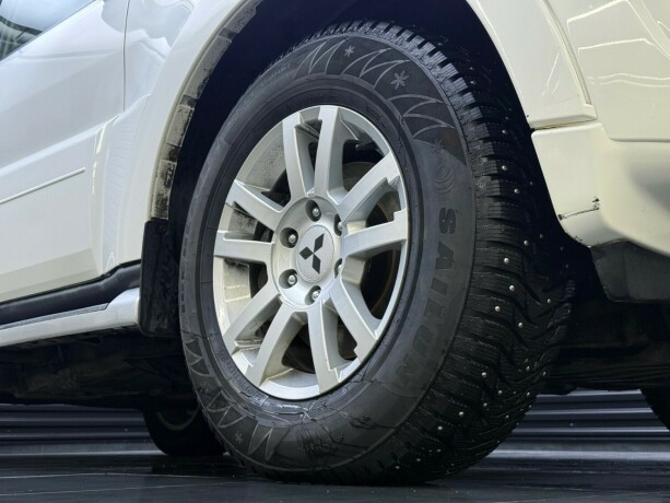 mitsubishi-pajero-diesel-2013-big-7