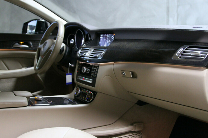 mercedes-benz-cls-diesel-2012-big-10