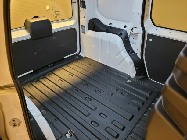 volkswagen-caddy-diesel-2021-big-17