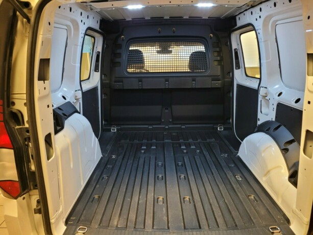 volkswagen-caddy-diesel-2021-big-18