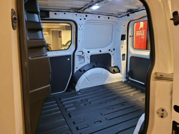 volkswagen-caddy-diesel-2021-big-19