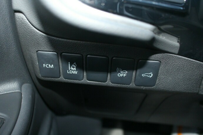 mitsubishi-outlander-elektrisitetbensin-2015-big-13