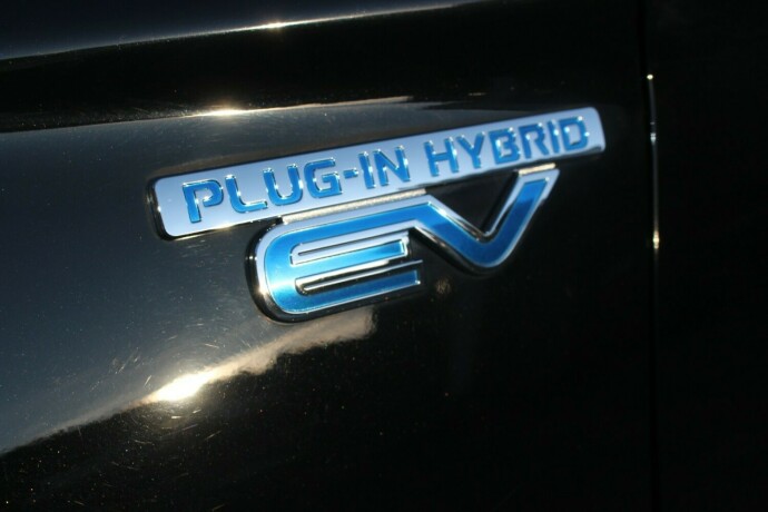 mitsubishi-outlander-elektrisitetbensin-2015-big-2