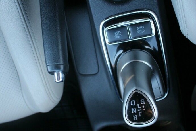 mitsubishi-outlander-elektrisitetbensin-2015-big-21