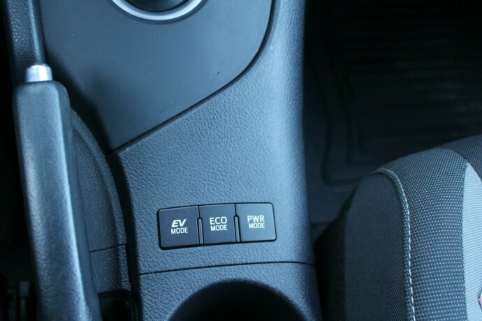 toyota-auris-elektrisitetbensin-2016-big-16