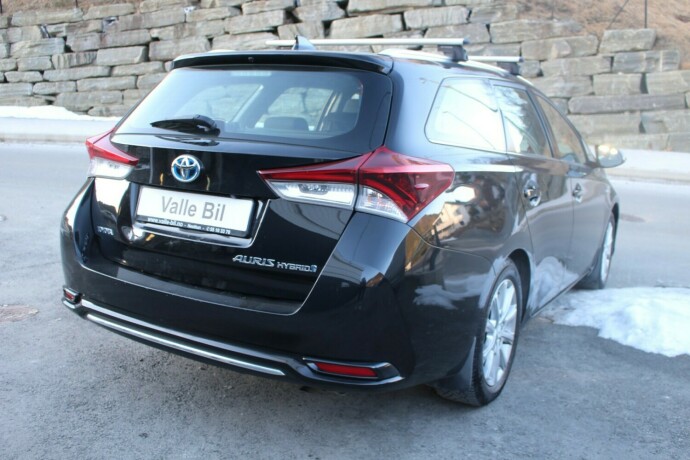 toyota-auris-elektrisitetbensin-2016-big-4