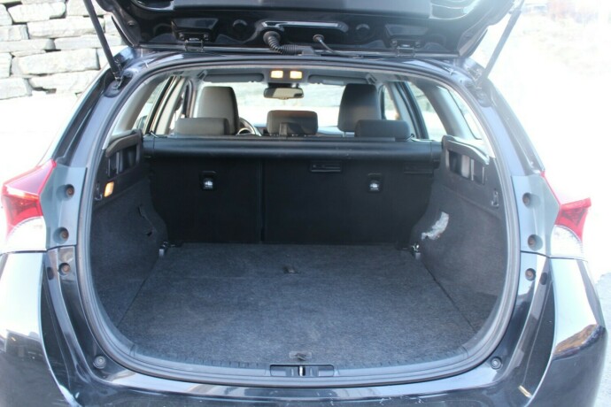 toyota-auris-elektrisitetbensin-2016-big-5