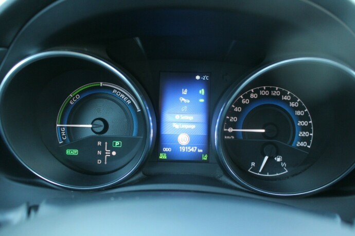 toyota-auris-elektrisitetbensin-2016-big-9