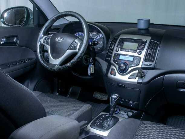 hyundai-i30-diesel-2012-big-17