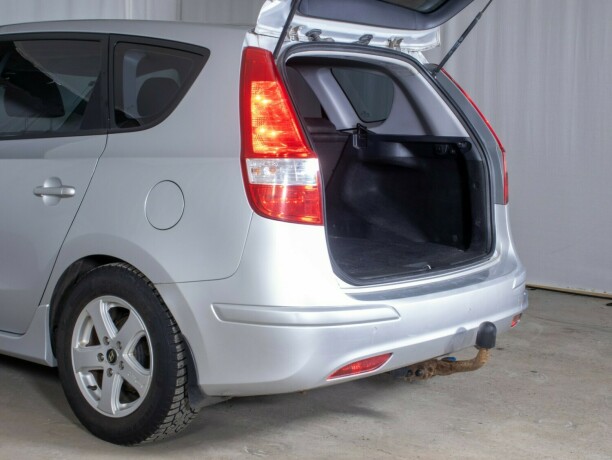 hyundai-i30-diesel-2012-big-9