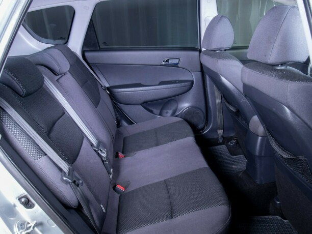 hyundai-i30-diesel-2012-big-47