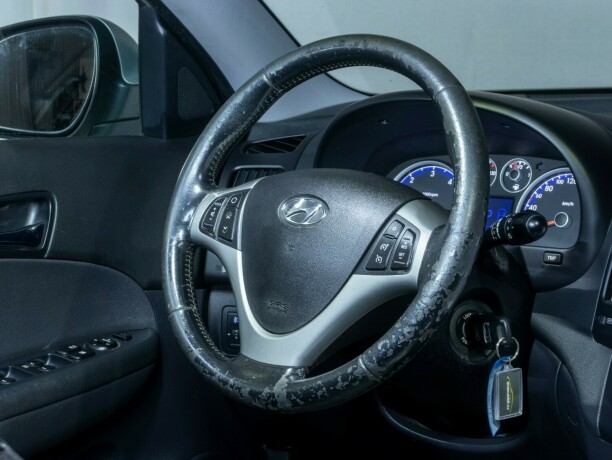 hyundai-i30-diesel-2012-big-14
