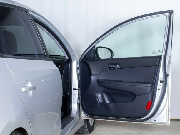 hyundai-i30-diesel-2012-big-12