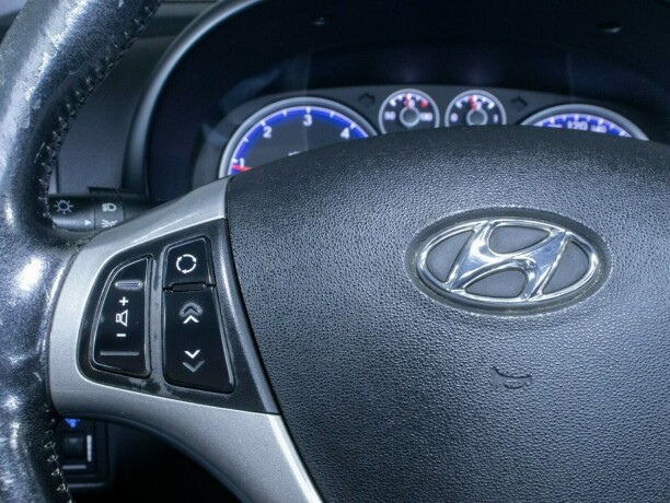 hyundai-i30-diesel-2012-big-25