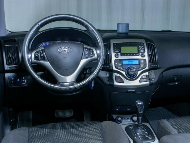 hyundai-i30-diesel-2012-big-32