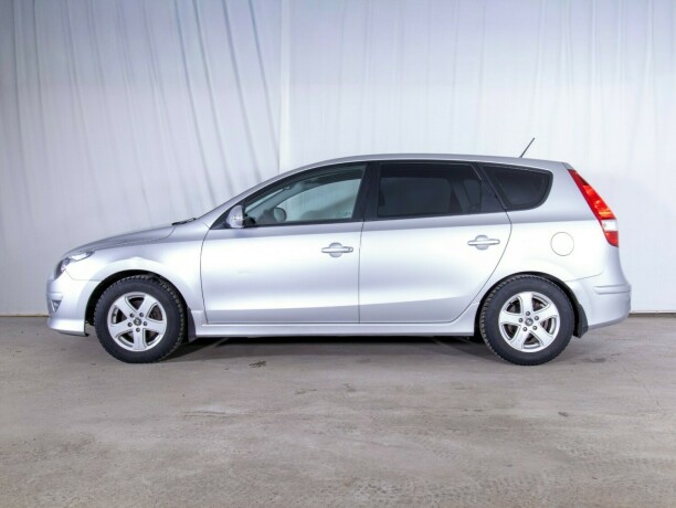 hyundai-i30-diesel-2012-big-4