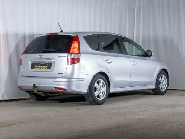 hyundai-i30-diesel-2012-big-6