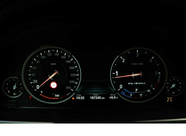 bmw-x5-m-diesel-2018-big-27
