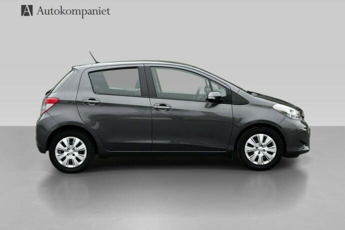 toyota-yaris-bensin-2013-big-7