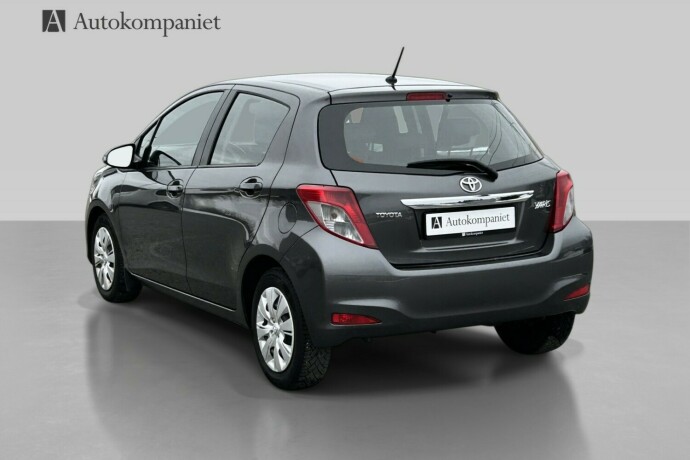 toyota-yaris-bensin-2013-big-4