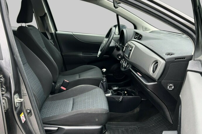 toyota-yaris-bensin-2013-big-11