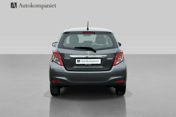 toyota-yaris-bensin-2013-big-5