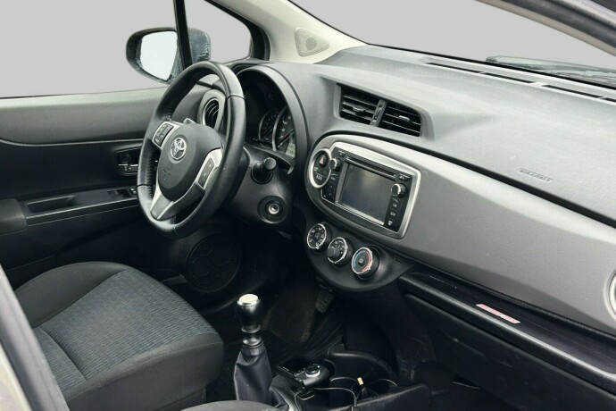 toyota-yaris-bensin-2013-big-12