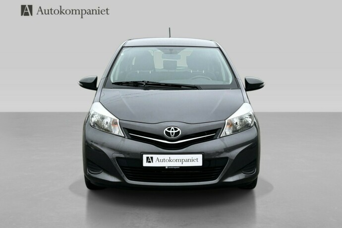 toyota-yaris-bensin-2013-big-1
