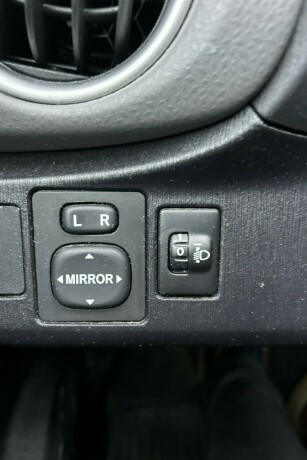 toyota-yaris-bensin-2013-big-10